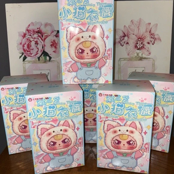 Baby 3 Kitten Wardrobe Figure - Picture 5 of 5